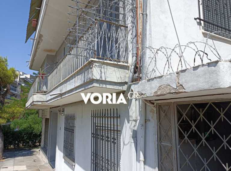Θεσσαλονίκη: «Φυλακισμένοι» στα σπίτια τους λόγω ληστών – Δείτε τα μπαλκόνια που μοιάζουν με «φρούρια»