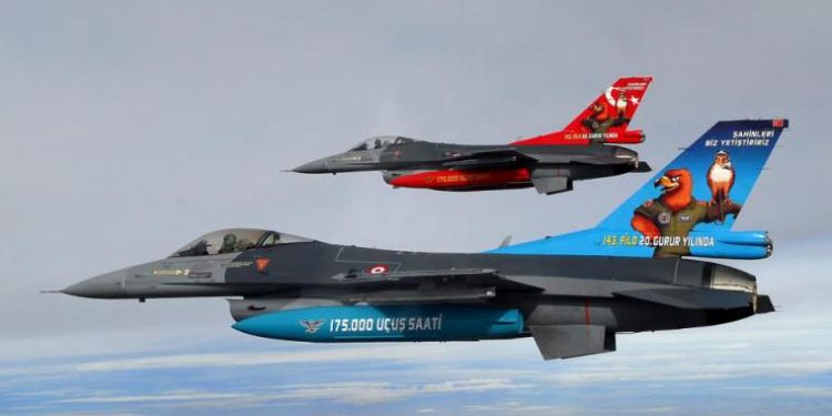 Τουρκικά F-16 επανήλθαν με μπαράζ παραβιάσεων και τρεις εμπλοκές στο Αιγαίο