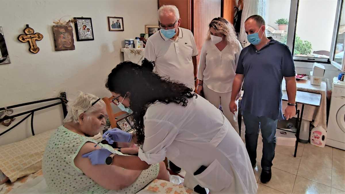 Κρήτη: Δεκάδες εμβολιασμοί στην Τύλισο – Εμβολιάστηκαν μια 15χρονη και μία γυναίκα 100 χρόνων