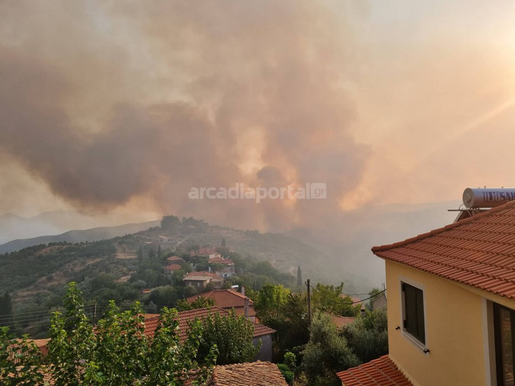 Φωτιά στην Αρκαδία: Άνοιξε η Κορίνθου – Τρίπολης – Καλαμάτας