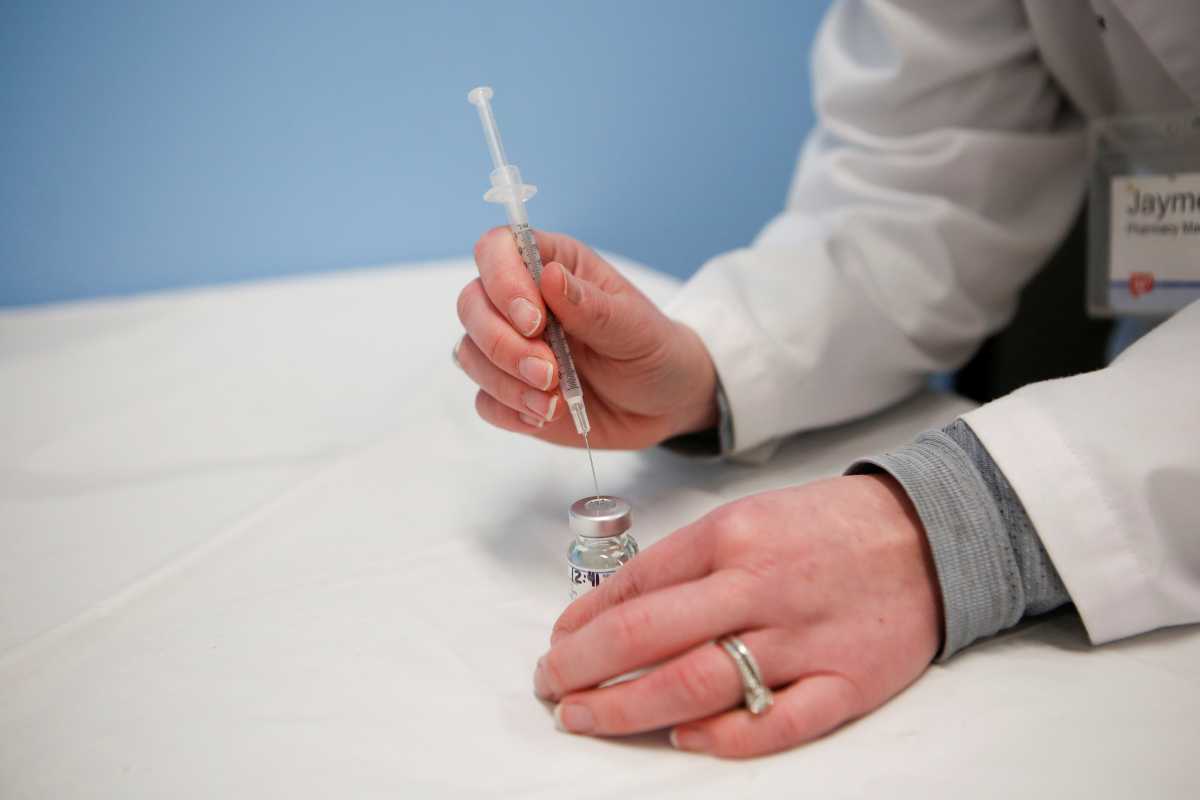 ΕΕ: Η Κομισιόν ενέκρινε προμήθεια έως 200 εκατομμυρίων δόσεων εμβολίου από την αμερικανική Novavax