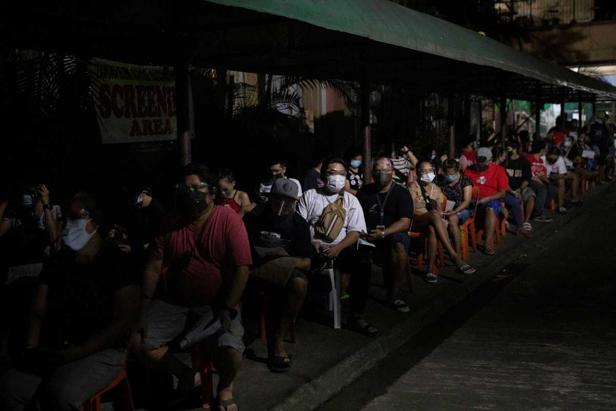 Φιλιππίνες: «Τρέχουν» την εκστρατεία ανοσοποίησης με 24ωρα εμβολιαστικά κέντρα