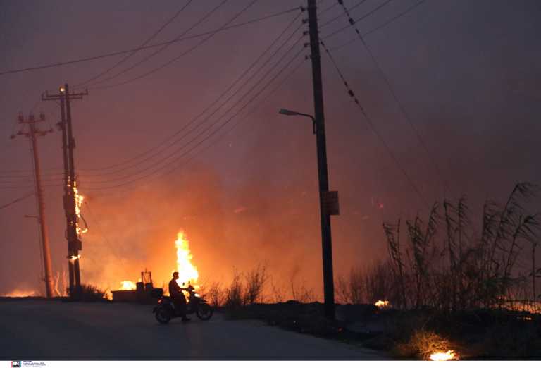 Φωτιά στη Βαρυμπόμπη: Νέο μήνυμα από το 112 για την οδό Ανοίξεως στο Κρυονέρι