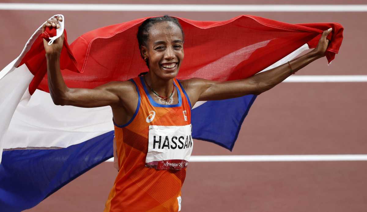 Tokyo 2020 Olympics - Athletics - Women's 10000m - Final - Olympic Stadium, Tokyo, Japan - August 7, 2021. Sifan Hassan of the Netherlands celebrates with her national flag after winning gold REUTERS