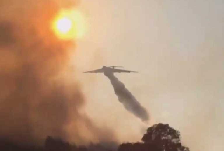 Φωτιά στα Βίλια: Παραλίγο τραγωδία με το ρωσικό πυροσβεστικό αεροσκάφος