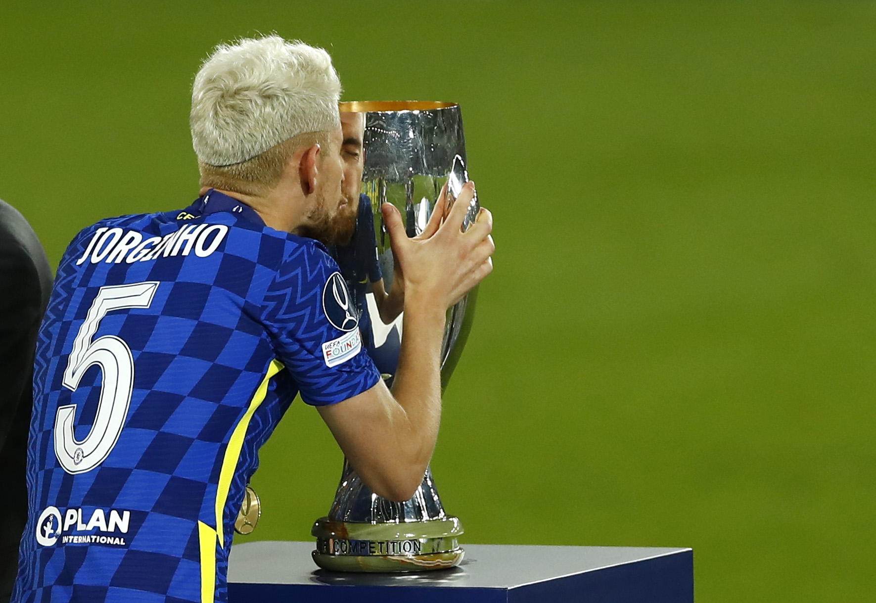 Soccer Football - European Super Cup - Chelsea v Villarreal - Windsor Park, Belfast, Northern Ireland - August 11, 2021 Chelsea's Jorginho kisses the trophy as he receives his medal Action Images via Reuters