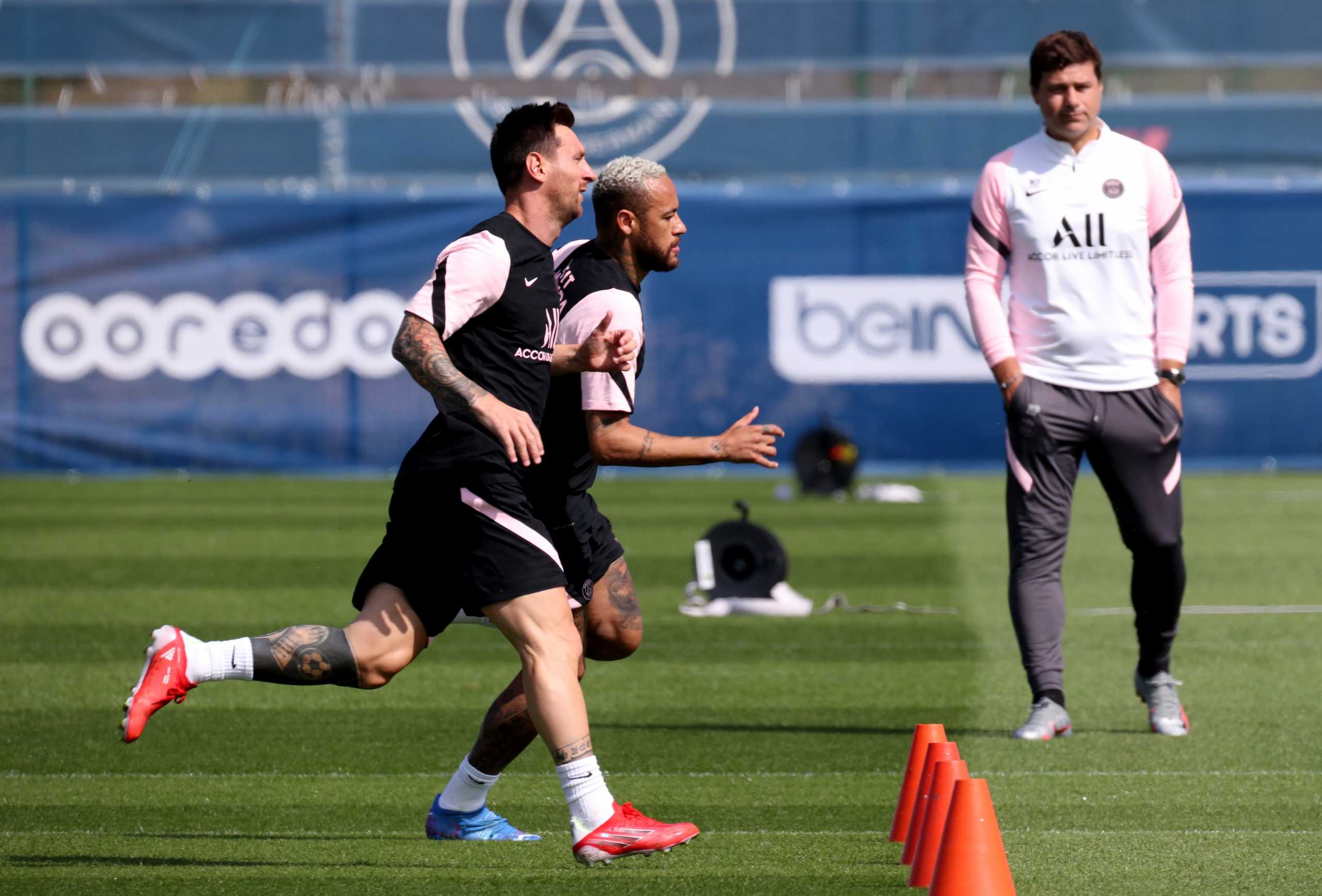 Soccer Football - Paris St Germain Training - Ooredoo Training Centre, Saint-Germain-en-Laye, France - August 13, 2021 Paris St Germain's Lionel Messi and Neymar as coach Mauricio Pochettino looks on during training REUTERS