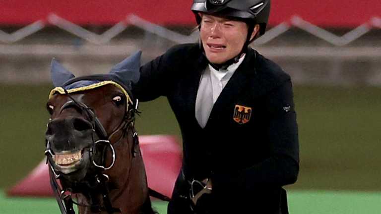 Ολυμπιακοί Αγώνες: Αποβλήθηκε προπονήτρια της Γερμανίας γιατί έριξε γροθιά σε άλογο