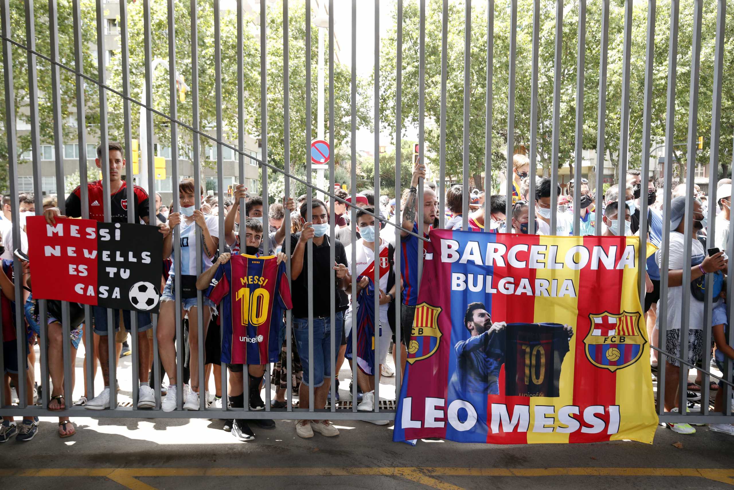 Soccer Football - Lionel Messi holds an FC Barcelona press conference - Camp Nou, Barcelona, Spain - August 8, 2021 Barcelona fans wait outside the Camp Nou after the press conference REUTERS