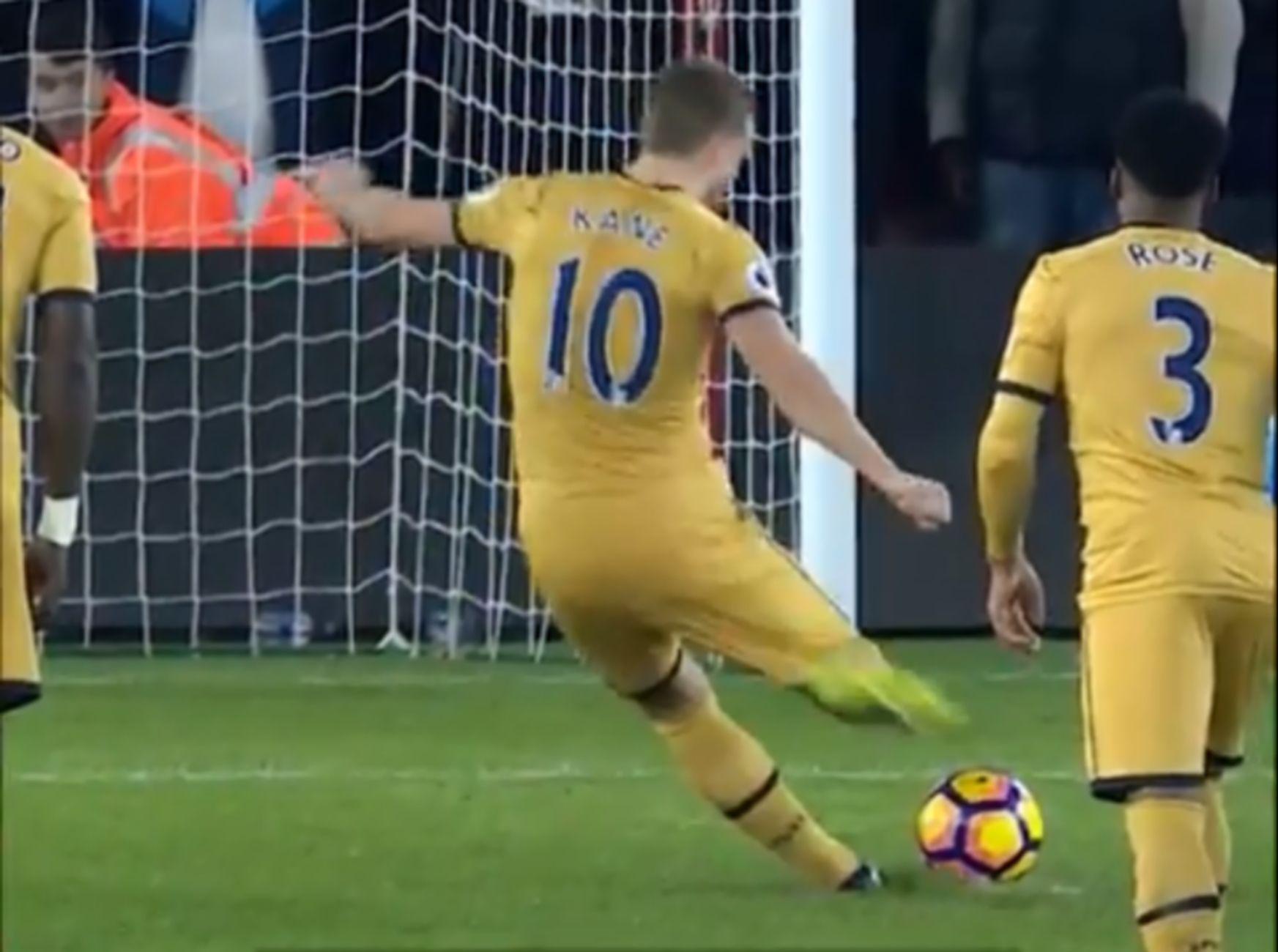 Επικό video της Premier League για την Παρασκευή και 13
