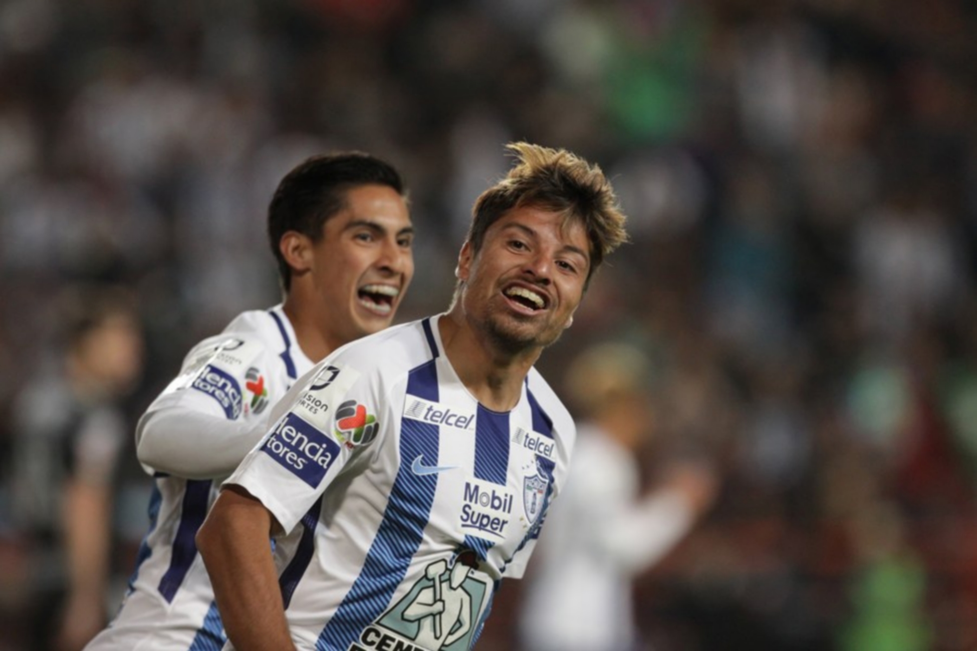 epa06639865 Sebastian Palacios (R) of Pachuca celebrates after scoring during the Clausura Tournament 2018 soccer match between Pachuca and Monterrey at the Hidalgo Stadium in Pachuca, Mexico, 31 March 2018.  EPA