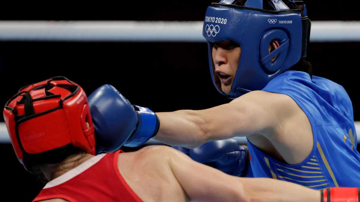 Tokyo 2020 Olympics - Boxing - Women's Middleweight - Final - Kokugikan Arena - Tokyo, Japan - August 8, 2021. Li Qian of China in action against Lauren Price of Britain REUTERS