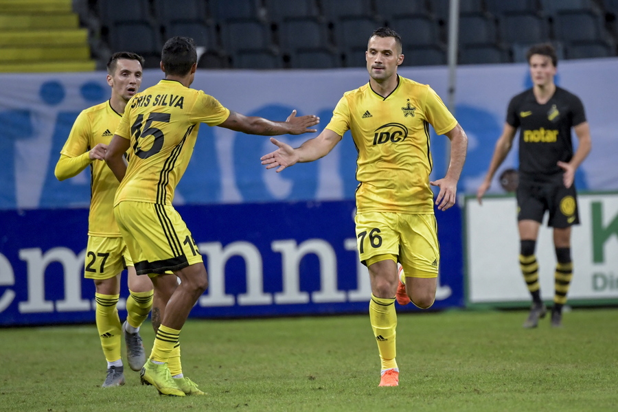 epa07775215 Gabrijel Boban (R) of Sheriff celebrates a goal during the UEFA Europa League qualifying third round, second  leg soccer match between AIK Solna and Sheriff Tiraspol, in Stockholm, Sweden, 15 August 2019.  EPA