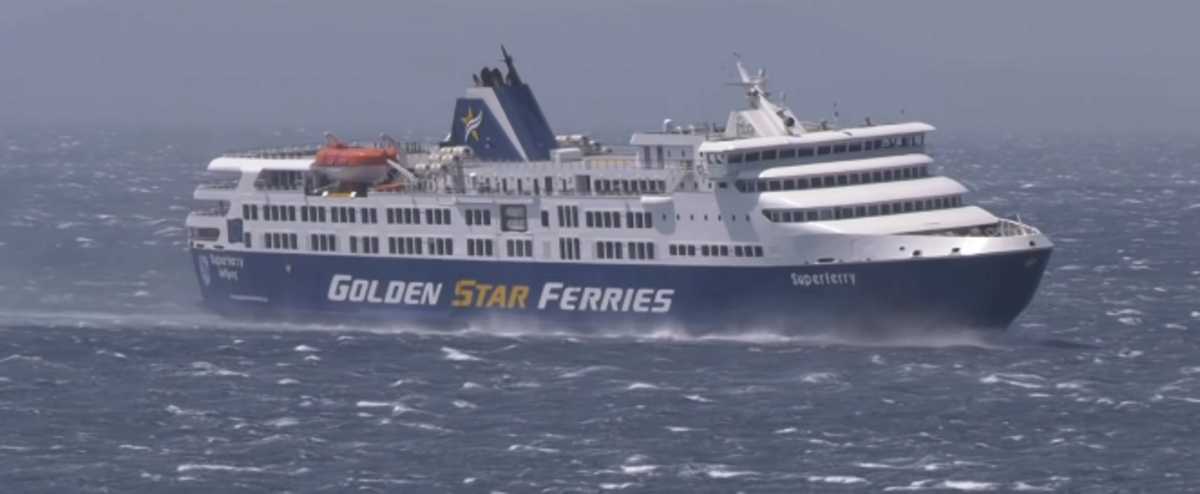 Superferry: Βίντεο με το πλοίο να φτάνει με 10 μποφόρ στην Τήνο
