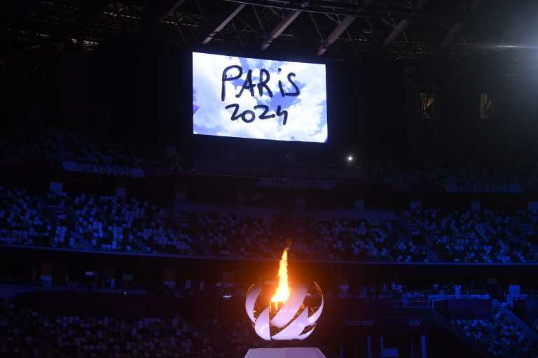 Ολυμπιακοί Αγώνες: Εντυπωσιακή η παράδοση στη Γαλλία στην τελετή λήξης – Η «Μασσαλιώτιδα» από τον Διεθνή Διαστημικό Σταθμό