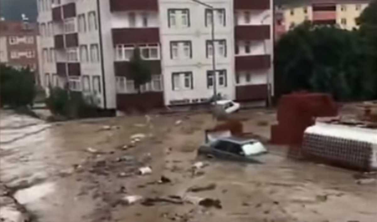 Τουρκία: Τουλάχιστον 9 νεκροί από τις σαρωτικές πλημμύρες – Τέσσερα μέτρα η στάθμη των νερών