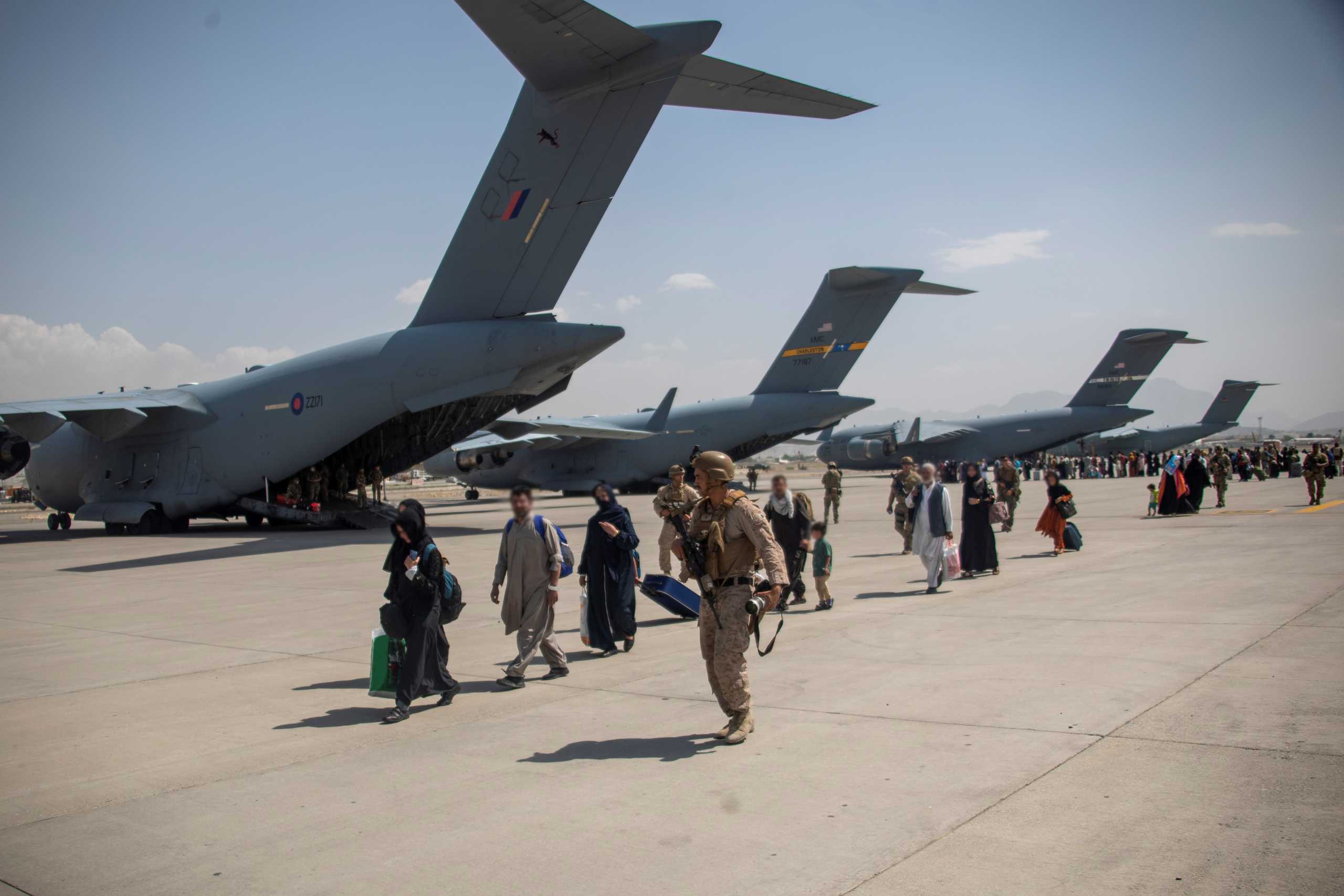 Αφγανιστάν: Αδιανόητη γκάφα! Οι Βρετανοί ξέχασαν έγγραφα με στοιχεία Αφγανών συνεργατών τους