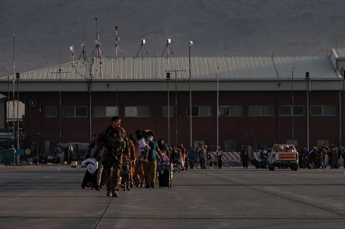 Αφγανιστάν: Οι ΗΠΑ καλούν τους Αμερικανούς να απομακρυνθούν άμεσα από το αεροδρόμιο της Καμπούλ