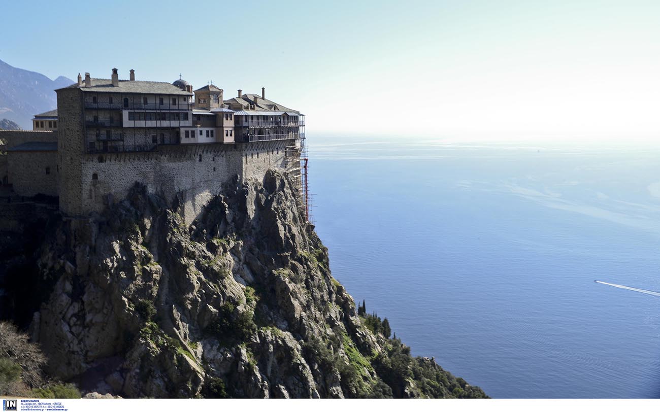 Κορονοϊός - Νεκρός μοναχός στο Άγιο Όρος: Ήθελε να εμβολιαστεί και δεν τον άφηναν
