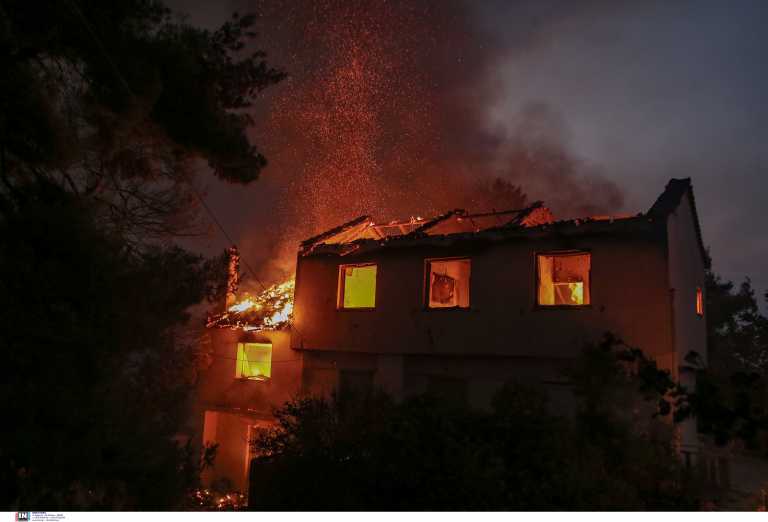 Στις φλόγες και πάλι η Βαρυμπόμπη - Στις αυλές των σπιτιών η φωτιά στους Θρακομακεδόνες - Αγωνία για Μαλακάσα και Ωρωπό
