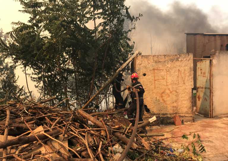 Φωτιές στην Αλγερία: Τουλάχιστον 65 οι νεκροί – Για εμπρησμό κάνουν λόγο οι αρχές