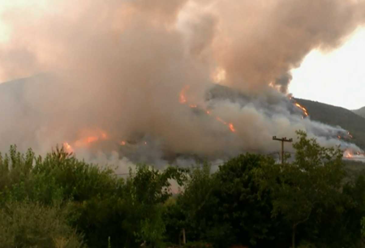 Και στη Μεσσηνία εκκενώνονται περιοχές λόγω της μεγάλης φωτιάς