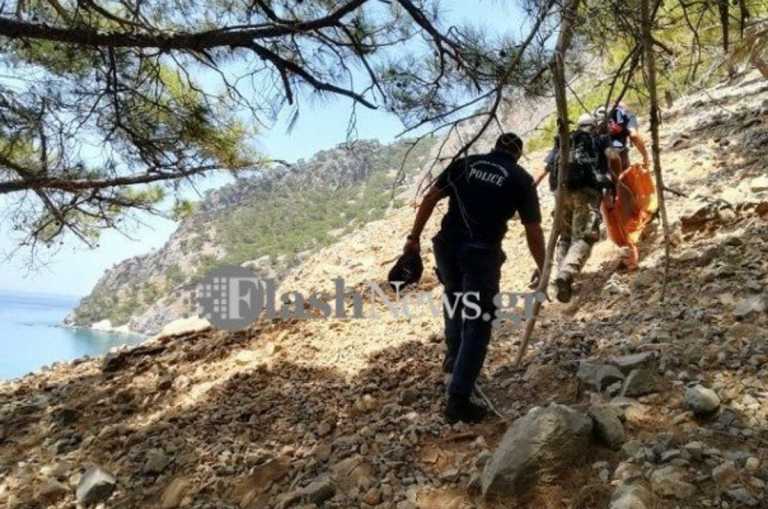 Εικόνες από την επιχείρηση μεταφοράς του νεκρού περιπατητή στην Κρήτη