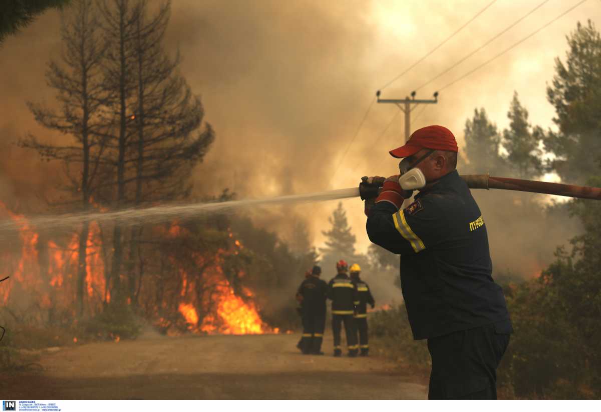 Ακόμα μια δύσκολη νύχτα για τη Βόρεια Εύβοια που μετράει αναζωπυρώσεις και νέα μέτωπα φωτιάς