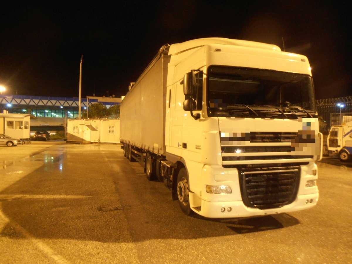 Φορτηγατζής θα πέρναγε από τη Βόρεια Μακεδονία 90 κιλά χασίς μέσα σε ρεζέρβες