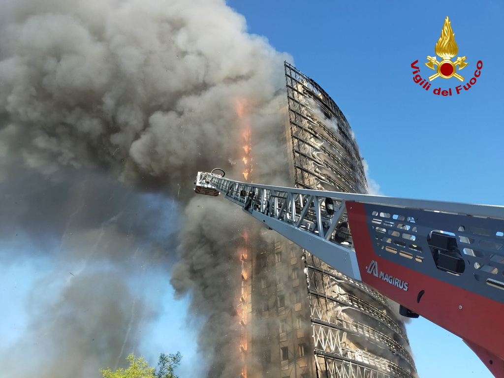 A large fire rips through a block of flats in Milan, Italy, August 29, 2021. Picture taken August 29, 2021. Vigili del Fuoco