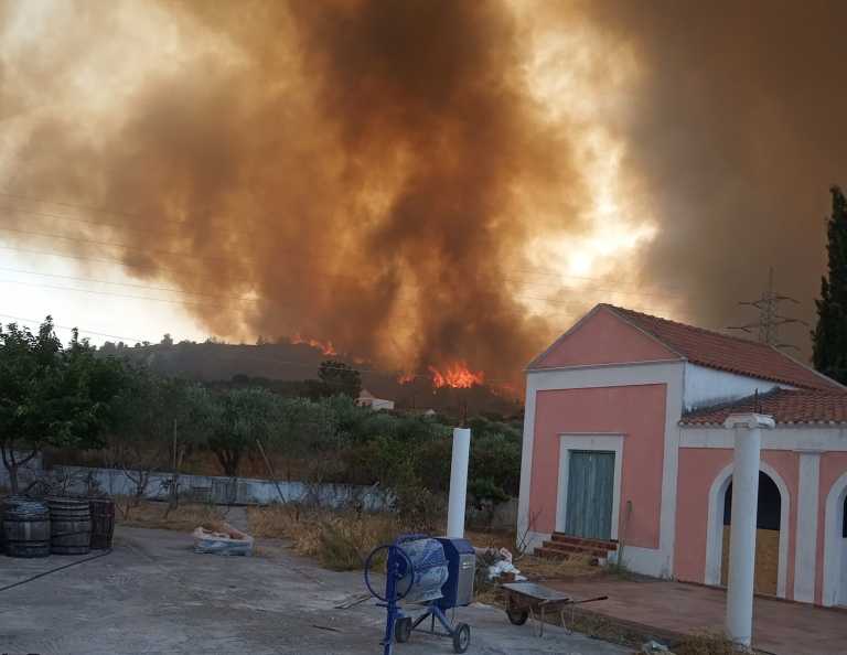 Φωτιά στη Ρόδο: Παραδομένο στις φλόγες το νησί  – Τεράστιος ο κίνδυνος πυρκαγιάς αύριο σε όλη τη χώρα