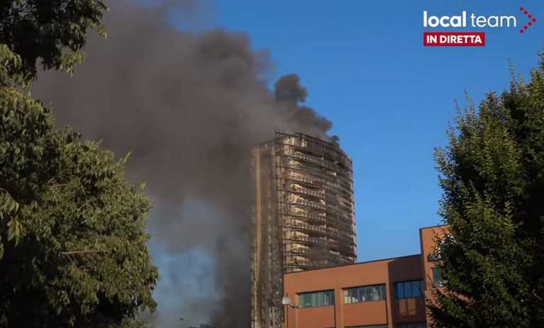 Ιταλία: Φωτιά σε ουρανοξύστη στο Μιλάνο
