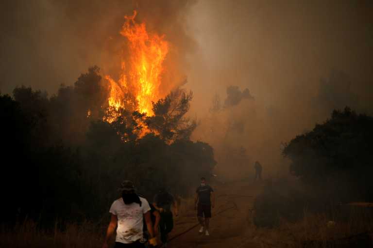 Φωτιά στα Βίλια: Πέμπτη μέρα μάχης – Προς το όρος Κανδήλι η πυρκαγιά