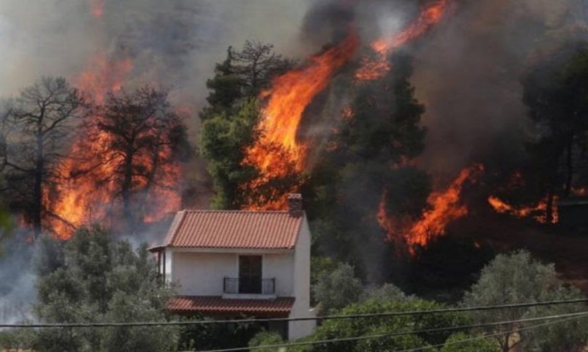 Φωτιά στην Εύβοια: Εκκενώνεται το Κέντρο Υγείας στο Μαντούδι