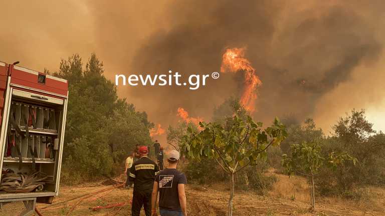 Φωτιά στην Εύβοια: Μεγάλη αναζωπύρωση μεταξύ Γαλατσώνας και Αβγαριάς - Απειλείται η Ιστιαία!