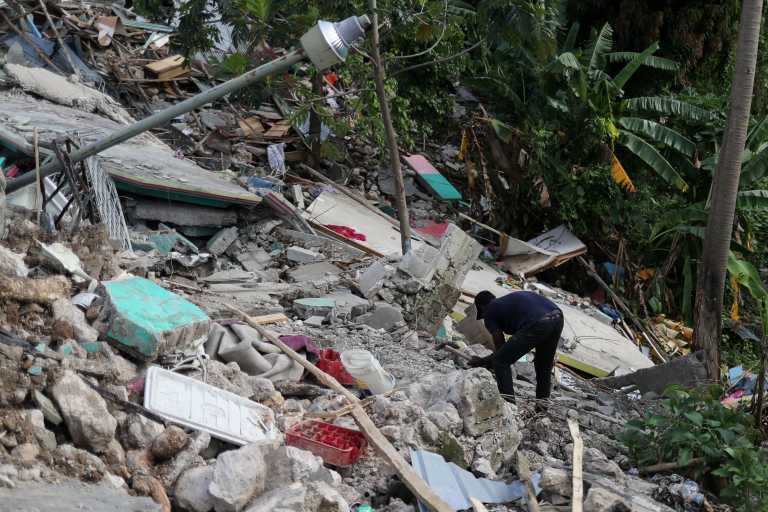 Σεισμός στην Αϊτή: Πάνω από 2.200 οι νεκροί – Συνεχίζονται οι επιχειρήσεις στα συντρίμμια