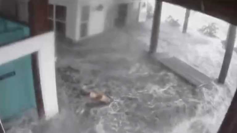 Τυφώνας Άιντα: Εικόνες μέσα από νοσοκομείο την ώρα που ξηλώνεται η οροφή