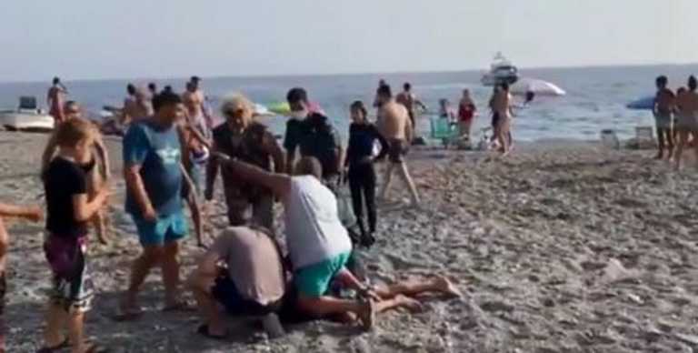 Βίντεο: Κινηματογραφική καταδίωξη σε παραλία – Κολυμβητές συλλαμβάνουν εμπόρους ναρκωτικών