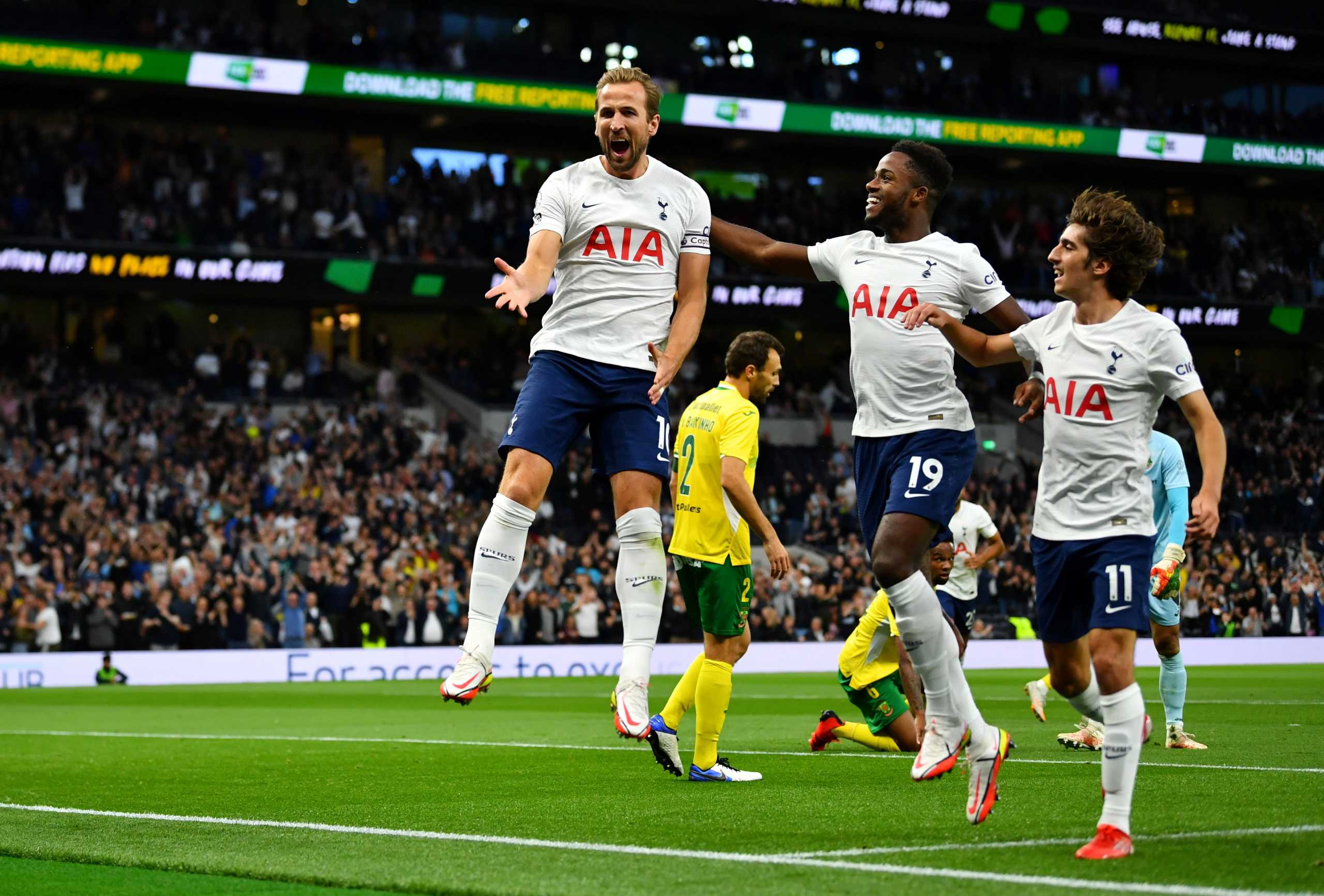 Soccer Football - Europa Conference League - Play Off Second Leg - Tottenham Hotspur v Pacos de Ferreira - Tottenham Hotspur Stadium, London, Britain - August 26, 2021 Tottenham Hotspur's Harry Kane celebrates scoring their first goal with teammates REUTERS