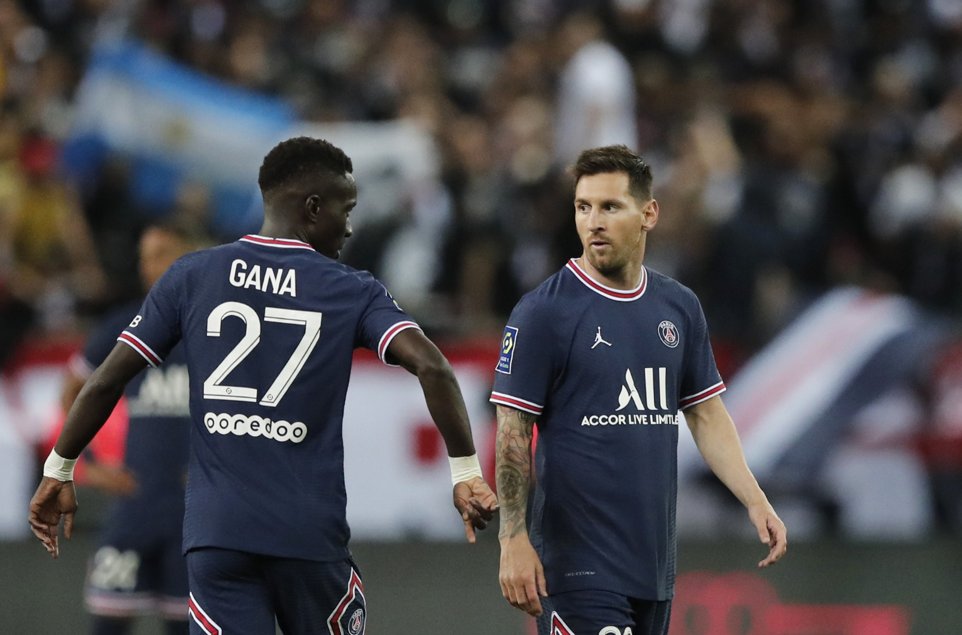 Soccer Football - Ligue 1 - Stade de Reims v Paris St Germain - Stade Auguste-Delaune, Reims, France - August 29, 2021 Paris St Germain's Lionel Messi with Idrissa Gueye REUTERS