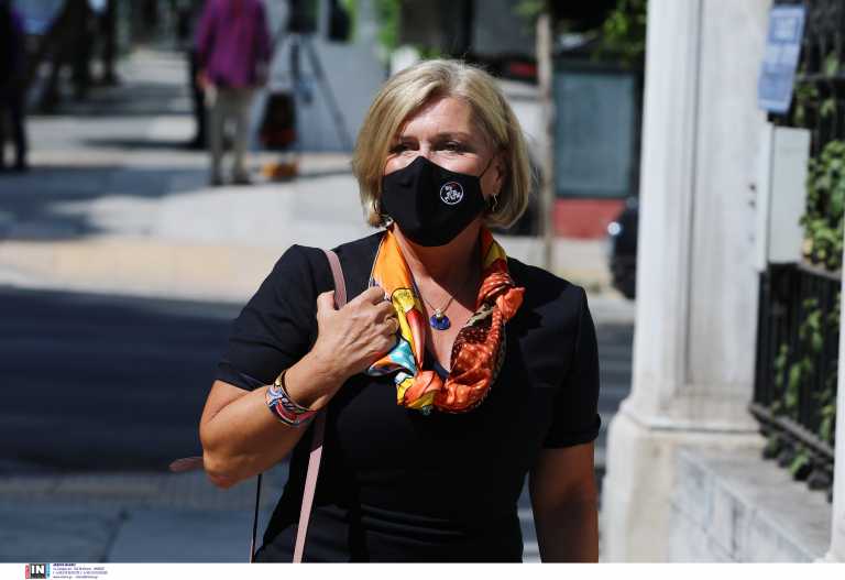 Sotiris Tsiodras: Is he returning to the briefing?  What did Mina Gaga answer?