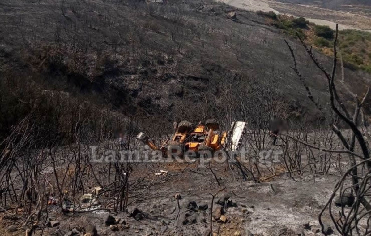 Φωκίδα: Μπουλντόζα που επιχειρούσε στην περιοχή της πυρκαγιάς έπεσε σε γκρεμό – Εγκλωβίστηκε ο χειριστής