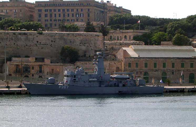 Παρεμβαίνει το Πολεμικό Ναυτικό: Η κανονιοφόρος «ΝΙΚΗΦΟΡΟΣ» στην εκκένωση στη Λίμνη Ευβοίας