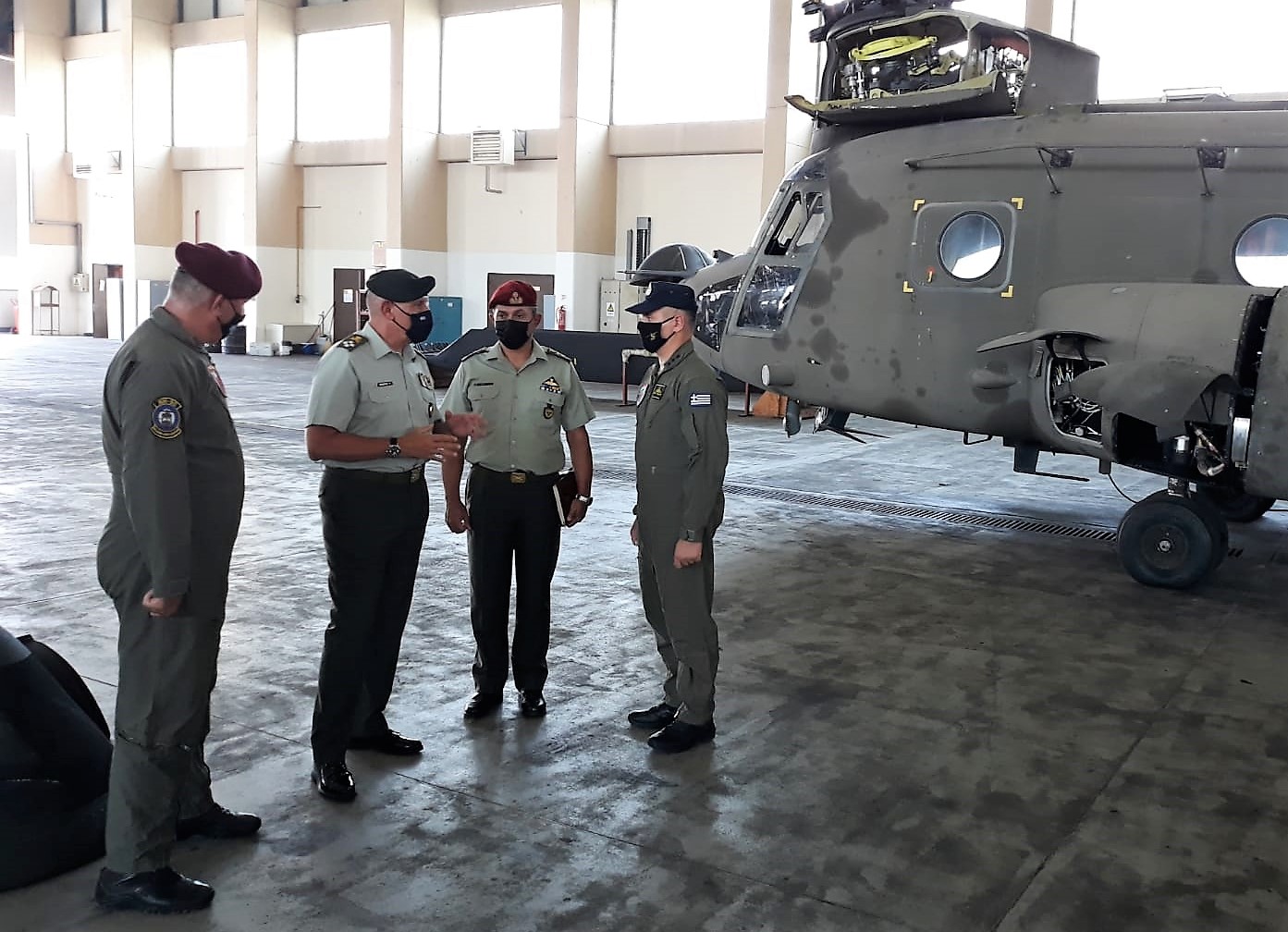 Κοινή εμφάνιση Α/ΓΕΕΘΑ Φλώρου και Διευθυντή Αεροπορίας Στρατού μετά τον «ντόρο της παραίτησης»