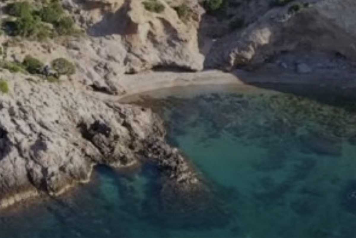 Παραλίες Αττικής: Ο μικρός κόλπος για βουτιές χωρίς πολύ κόσμο