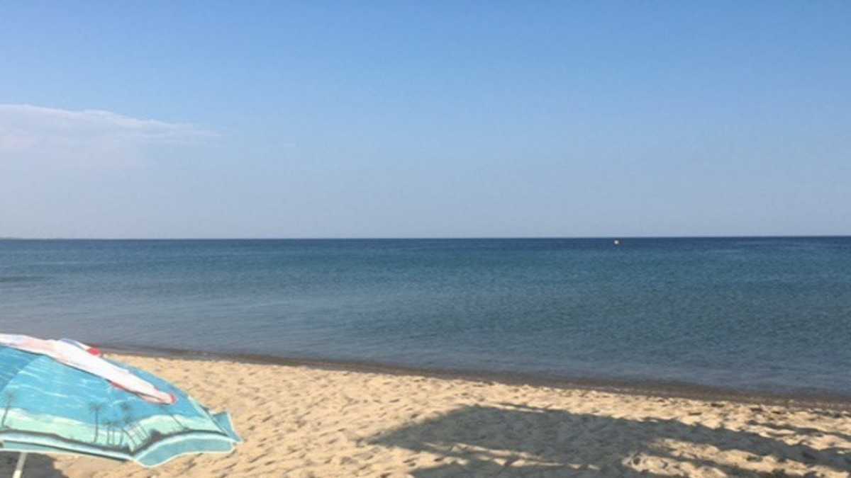 Κασσάνδρα Χαλκιδικής: Πεντακάθαρα τα νερά στην παραλία Παπαδιάς