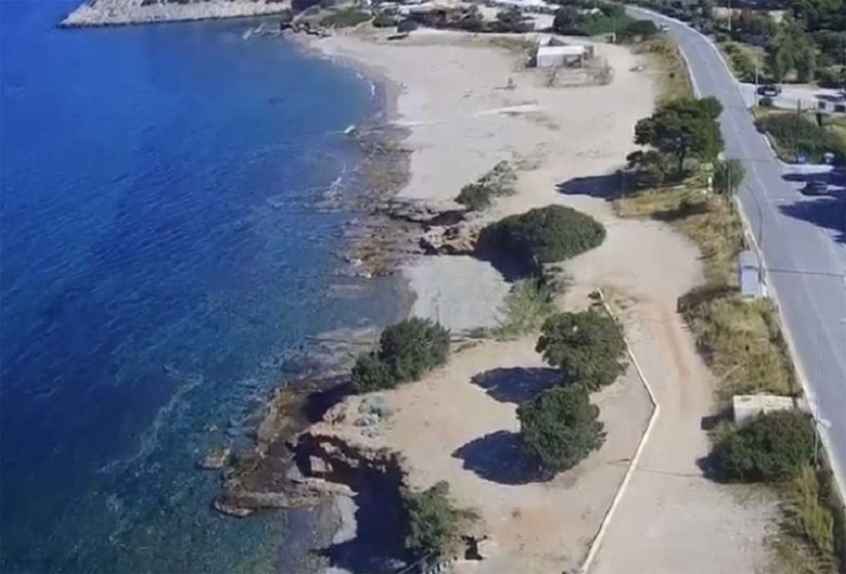Παραλίες Αττικής: Η ξεχωριστή απομονωμένη αμμουδιά