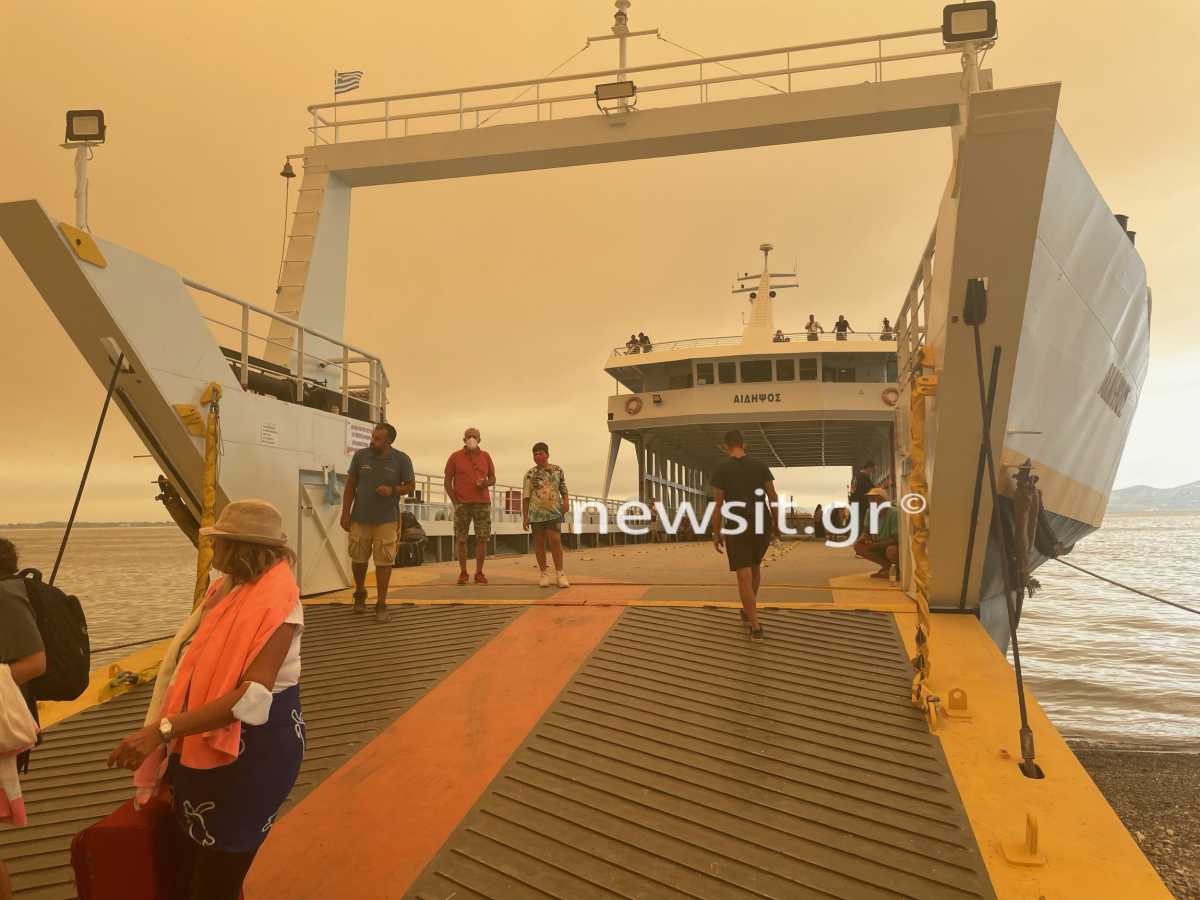 Φωτιά στην Εύβοια: Δια θαλάσσης και δωρεάν απομακρύνονται από τις φλόγες – Το newsit.gr στο Πευκί