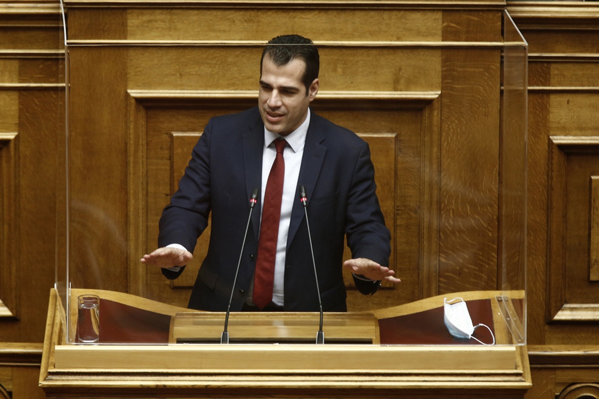 Ο βουλευτής της ΝΔ Αθανάσιος Πλεύρης  μιλά από το βήμα της Βουλής στη μόνη συζήτηση και ψήφιση επί της αρχής, των άρθρων και του συνόλου του σχεδίου νόμου: «Εισαγωγή στην τριτοβάθμια εκπαίδευση, προστασία της ακαδημαϊκής ελευθερίας, αναβάθμιση του ακαδημαϊκού περιβάλλοντος και άλλες διατάξεις», στην αίθουσα της Ολομέλειας, Πέμπτη 11 Φεβρουαρίου 2021.  ΑΠΕ- ΜΠΕ