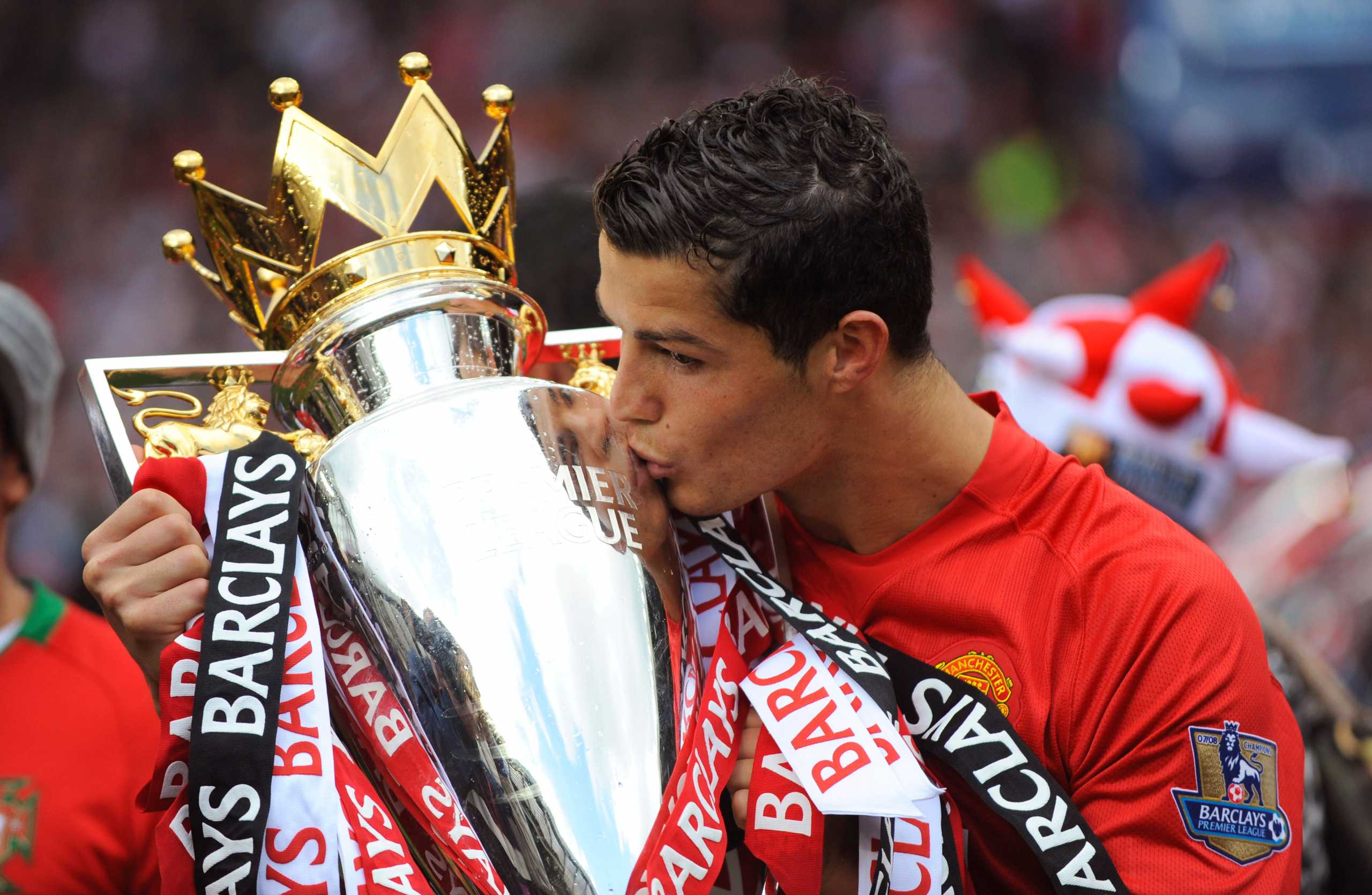 FILE PHOTO: Soccer Football - Barclays Premier League - Manchester United v Arsenal - Old Trafford, Manchester, Britain - May 16, 2009  Manchester United's Cristiano Ronaldo celebrates winning the Premier League with the trophy  Action Images via Reuters